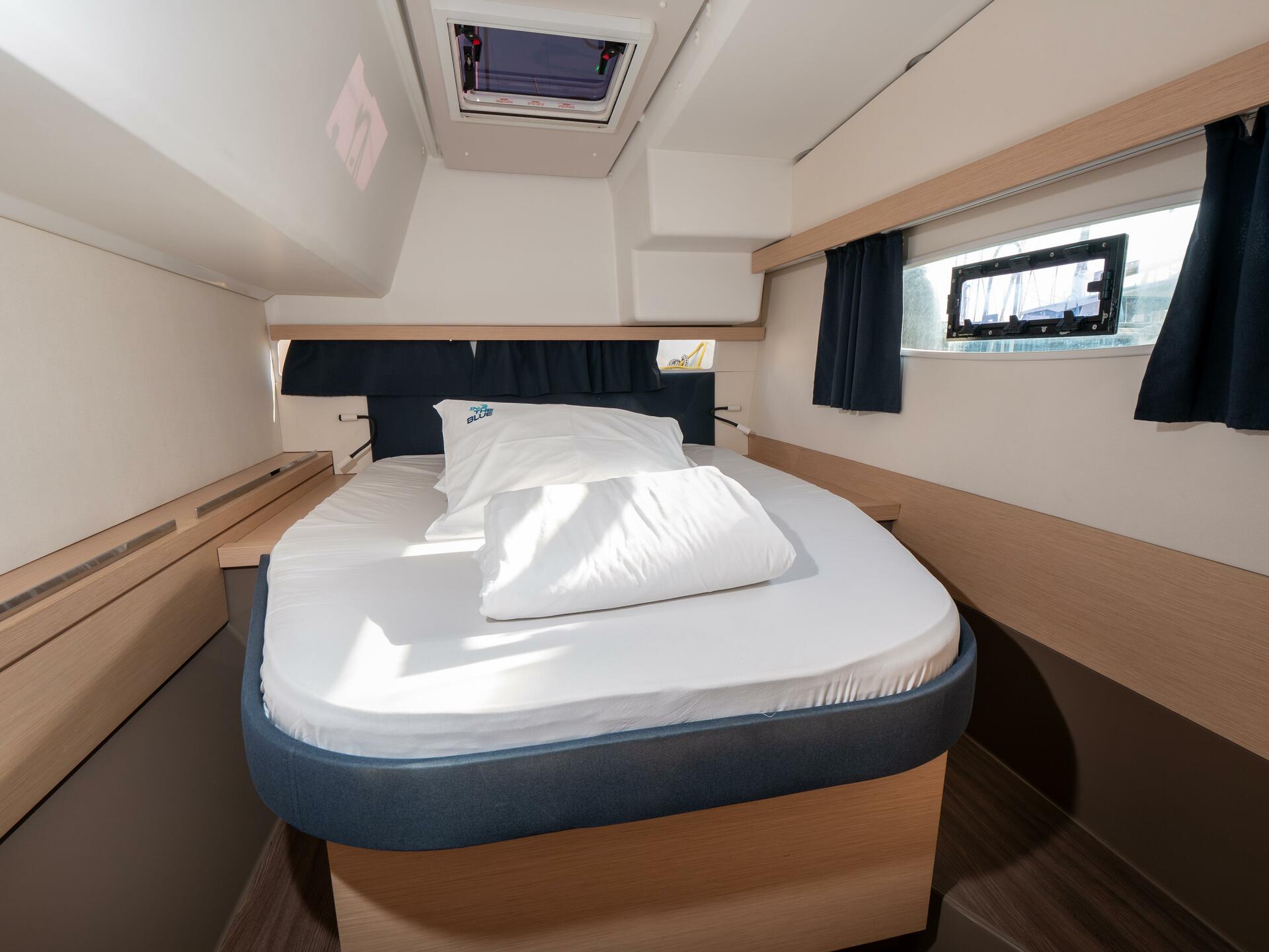 Fountaine Pajot Lucia 40 af In2theBlue Charter i Punat