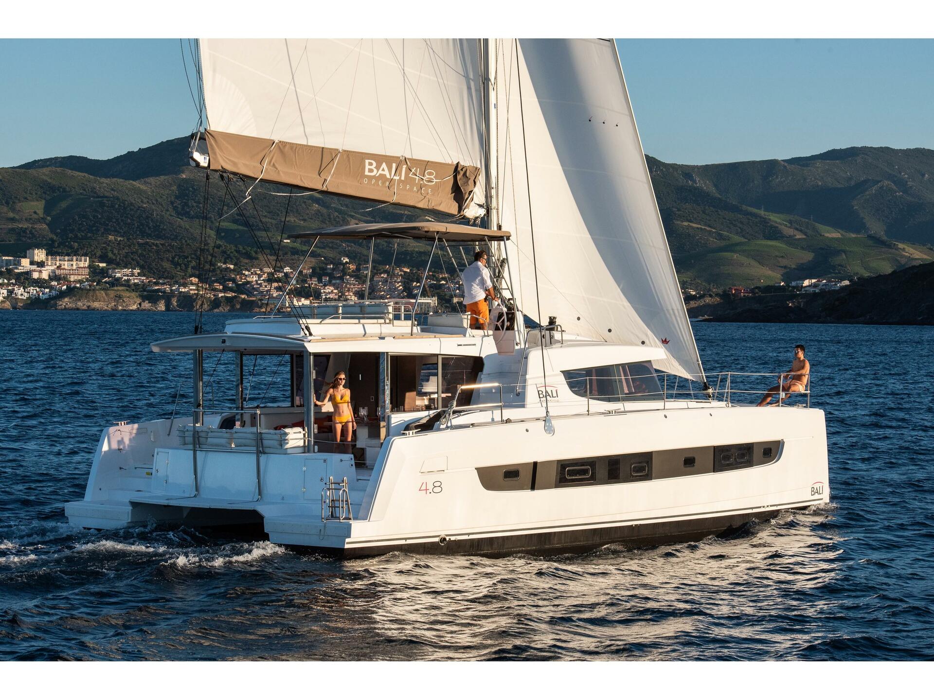 Bali 4.8 van EGO Charter in Lavrion