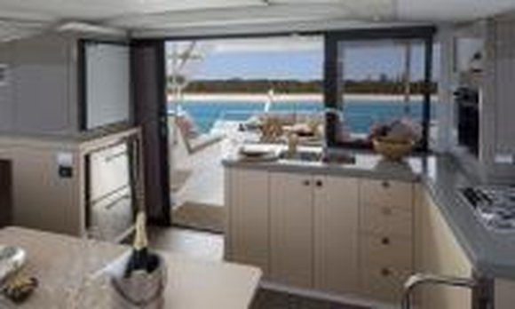Fountaine Pajot Isla 40 della Dream Yacht Charter a Jolly Harbour