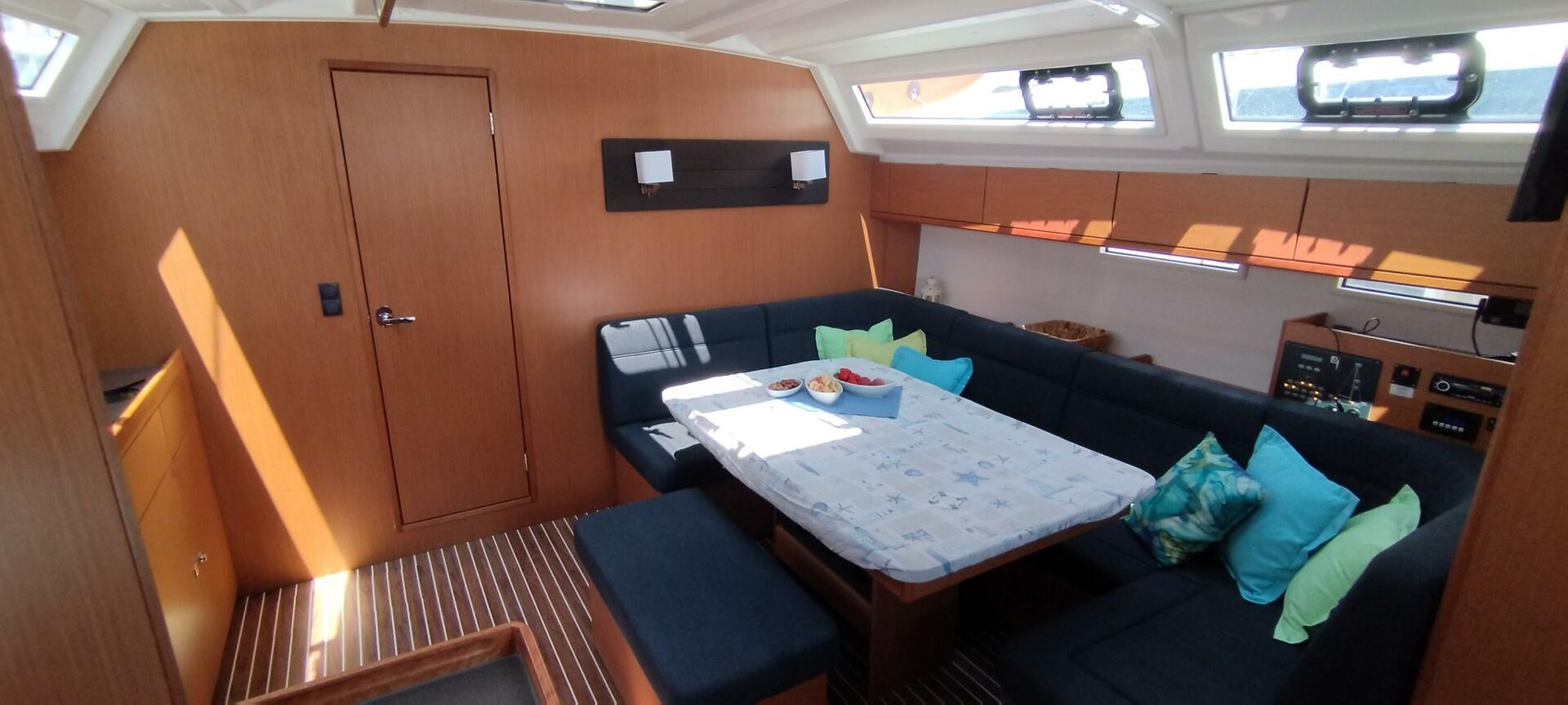 Bavaria 46 Cruiser af Sail Charter In Croatia i Split