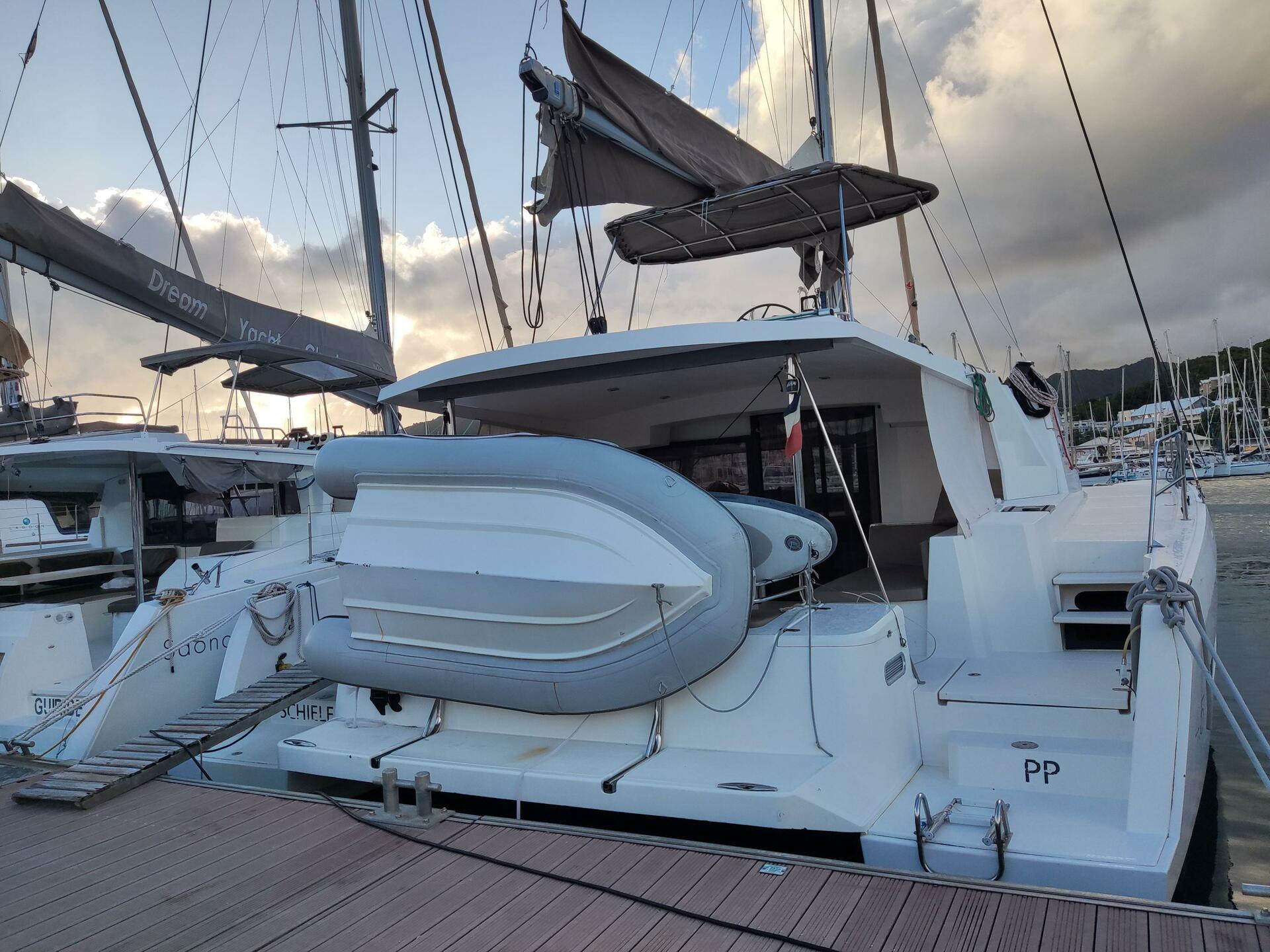 Bali 4.5 av Dream Yacht Charter i Le Marin
