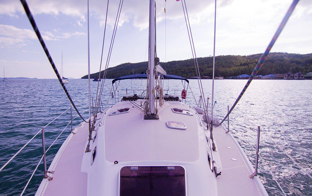 Catalina 375 af Island Spirit Charters i Phuket