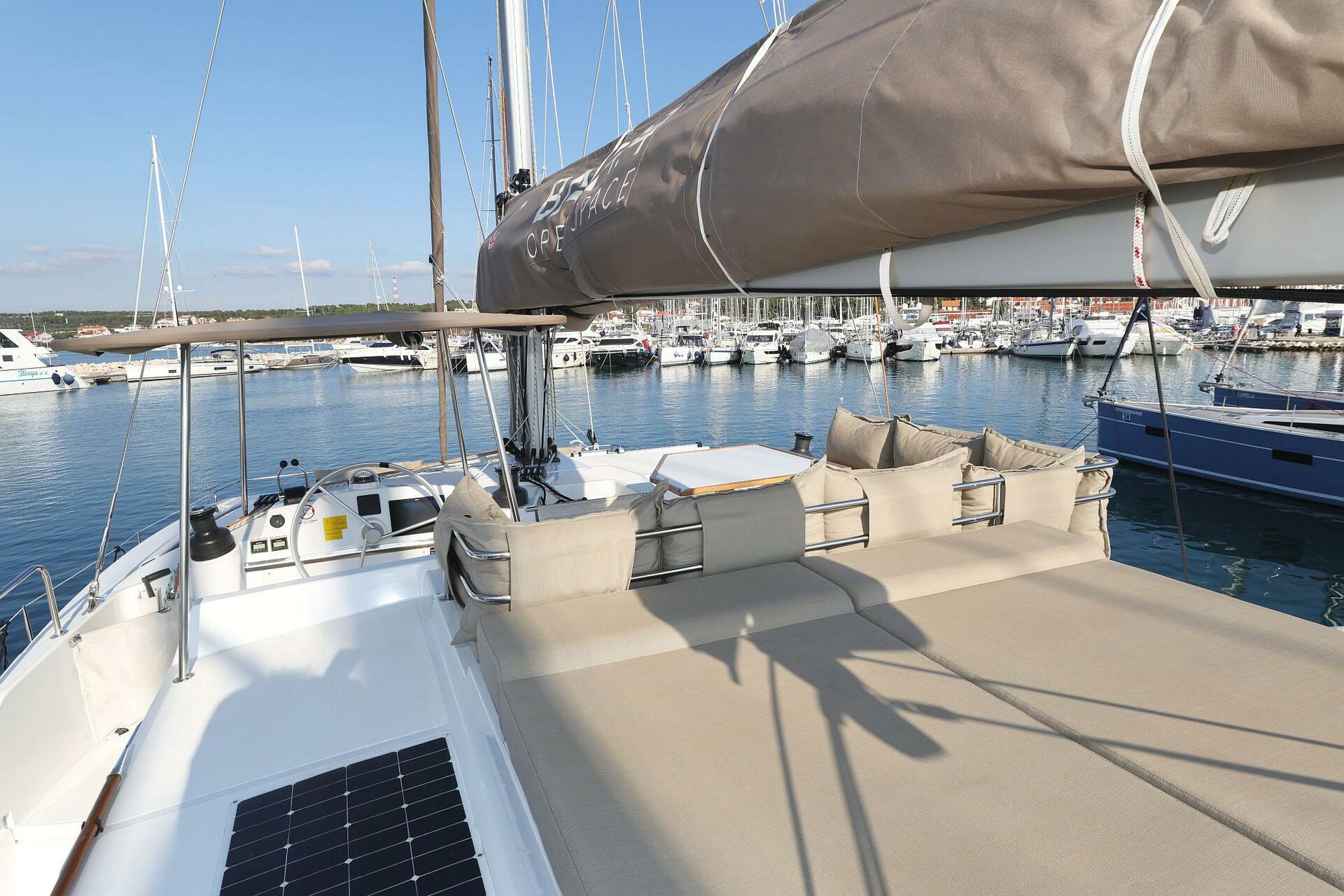 Bali 4.4 von Croatia Yachting in Biograd na moru
