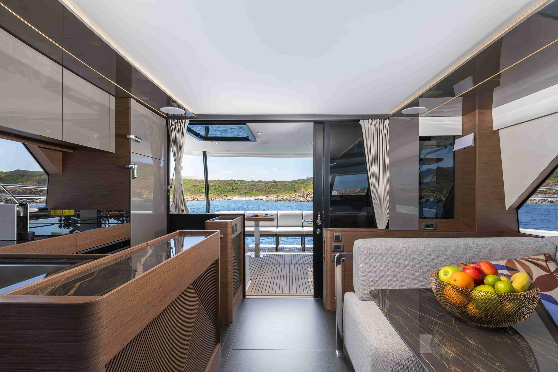 Prestige M48 della WakaWaka Charter a Portisco