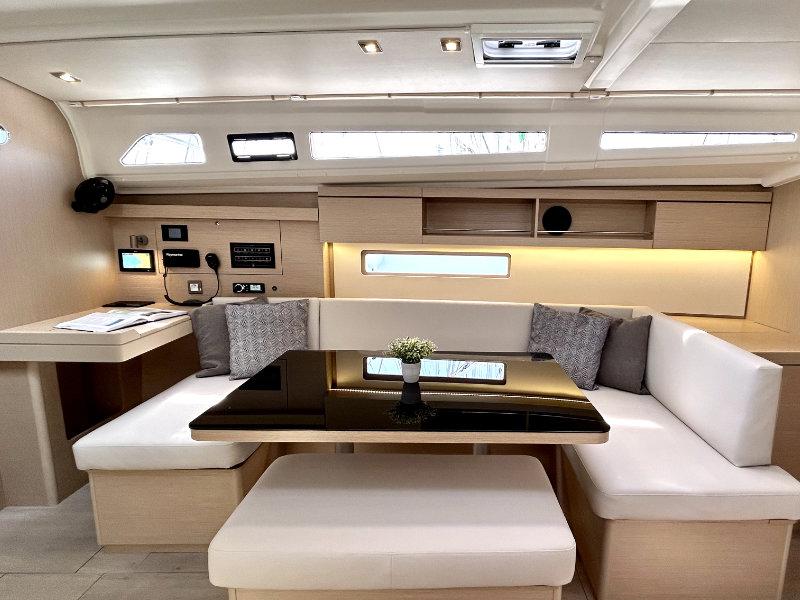 Oceanis 40.1 från Panouseris Yacht Charters i Gouvia