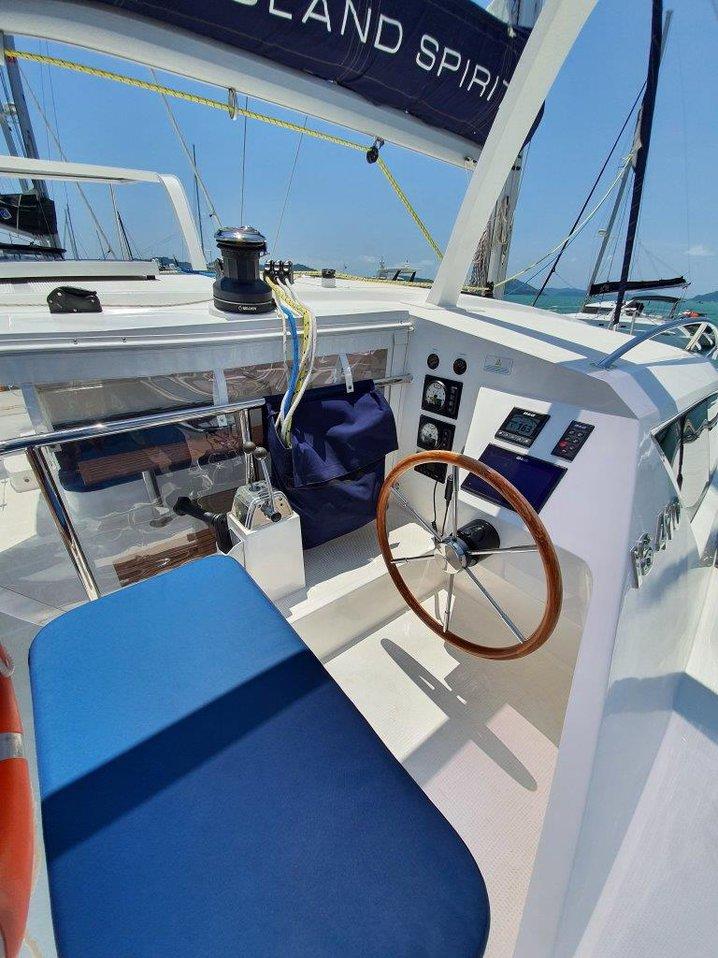 Island Spirit 410 par Island Spirit Charters à Phuket