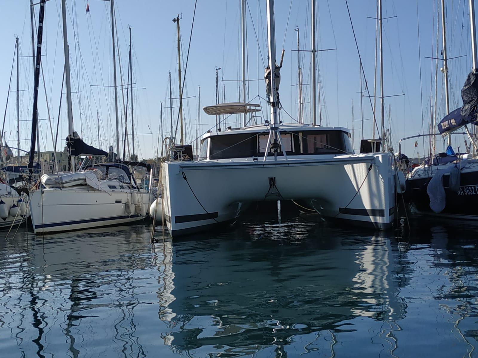 Fountaine Pajot Lucia 40 av Blue Dream Charter i Procida