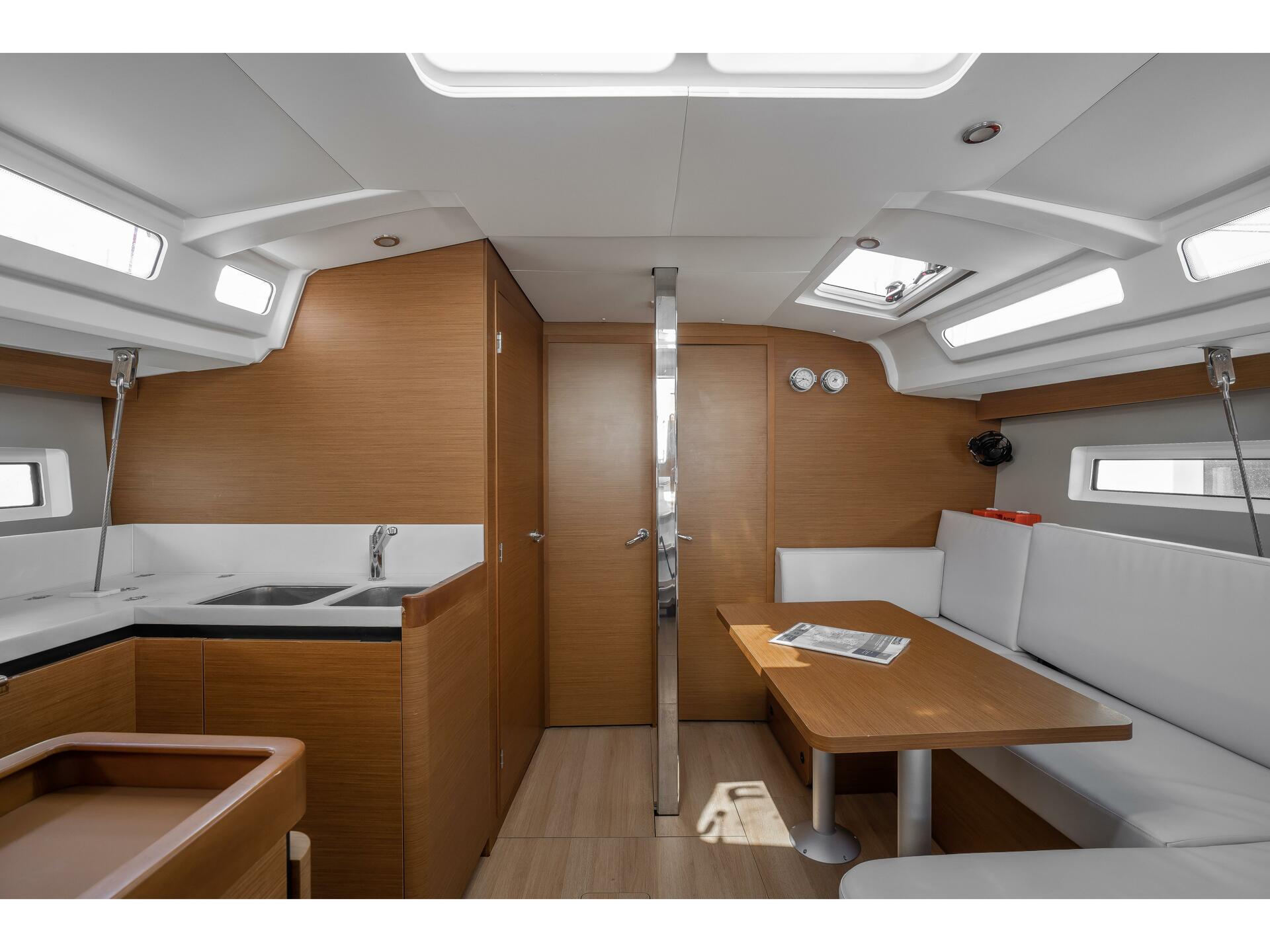 Sun Odyssey 440 av Athenian Yachts i Piso Livadi