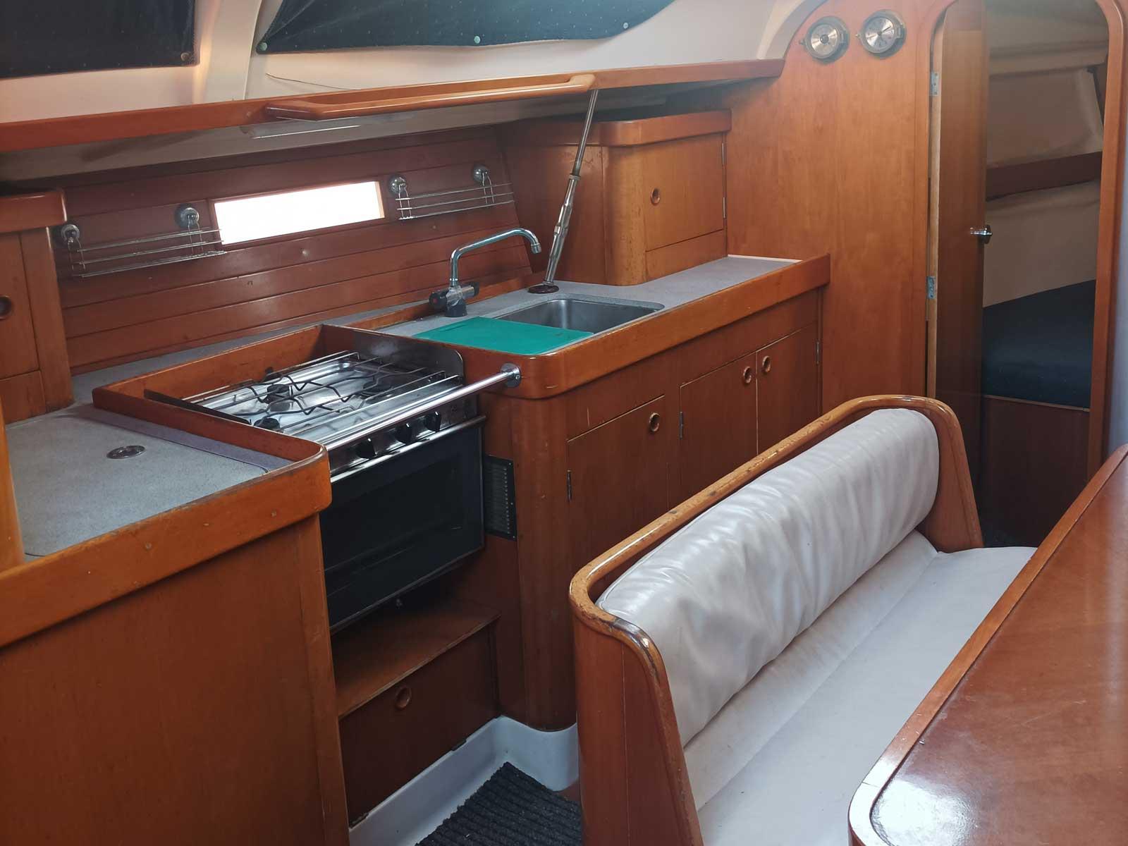 Oceanis 37 från NAS YACHTS i Lefkada