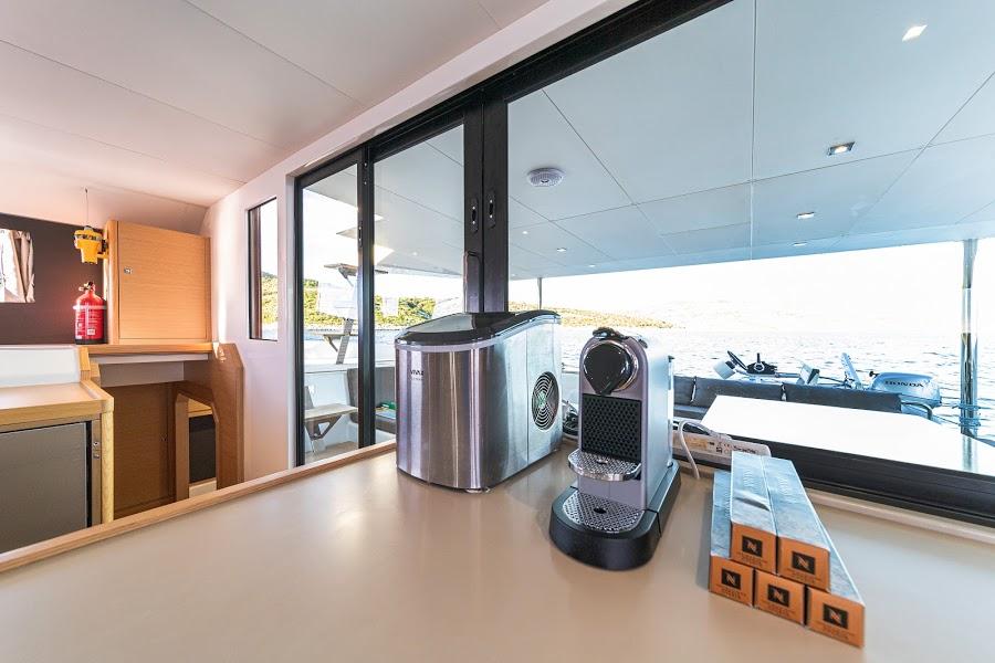 Dufour 48 Catamaran av Under the Heavens Sailing i Primošten