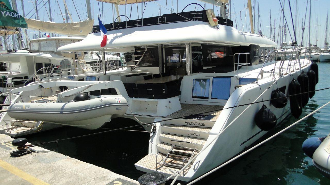 Lagoon 620 della Dream Yacht Charter ad Atene