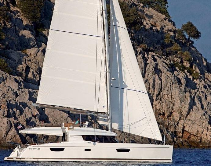 Fountaine Pajot Ipanema 58 van Dream Yacht Charter in De zee