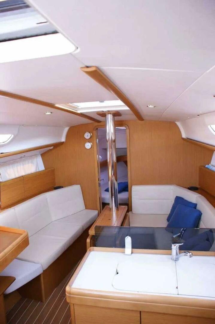 Sun Odyssey 36i de Magia Charter en Punta Ala