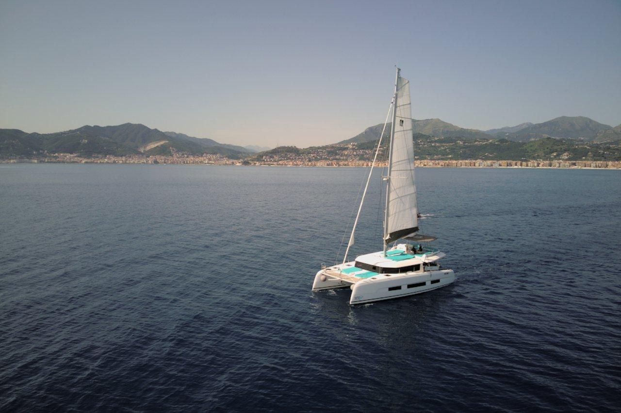 Dufour 48 Catamaran della Marina Yacht Charter a Castiglioncello