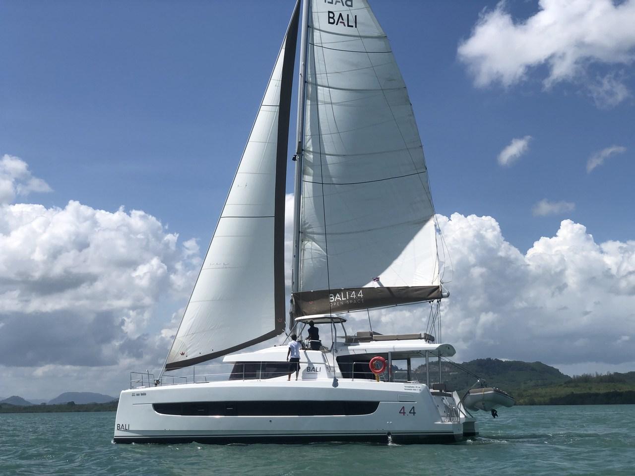 Bali 4.4 de Asia Marine en Phuket