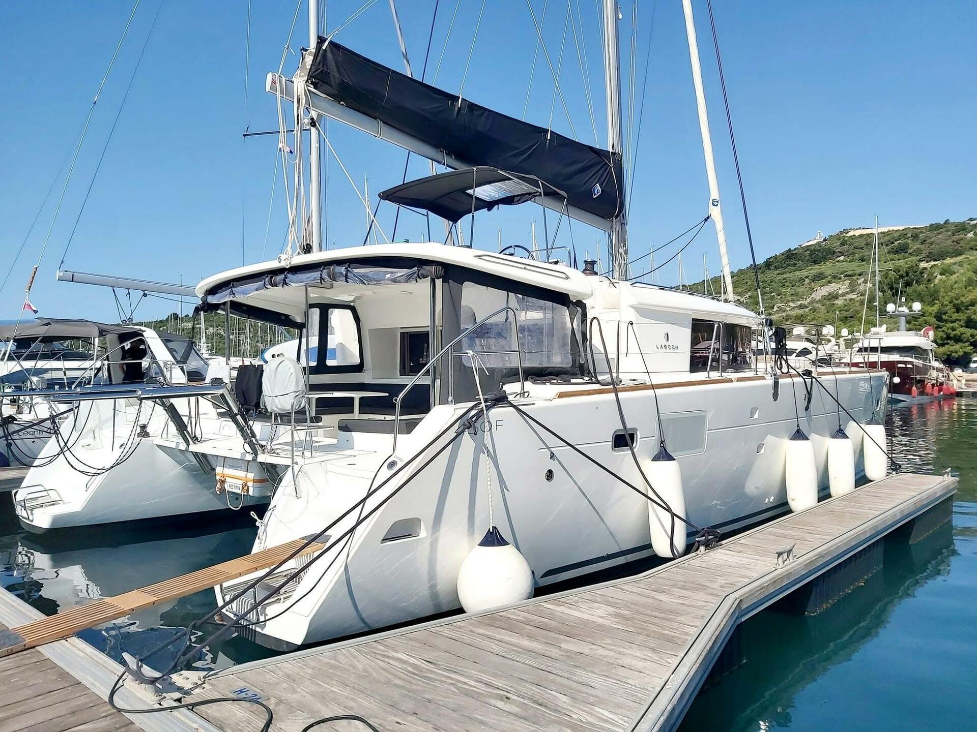 Lagoon 450 F af Q-Yacht i Primošten