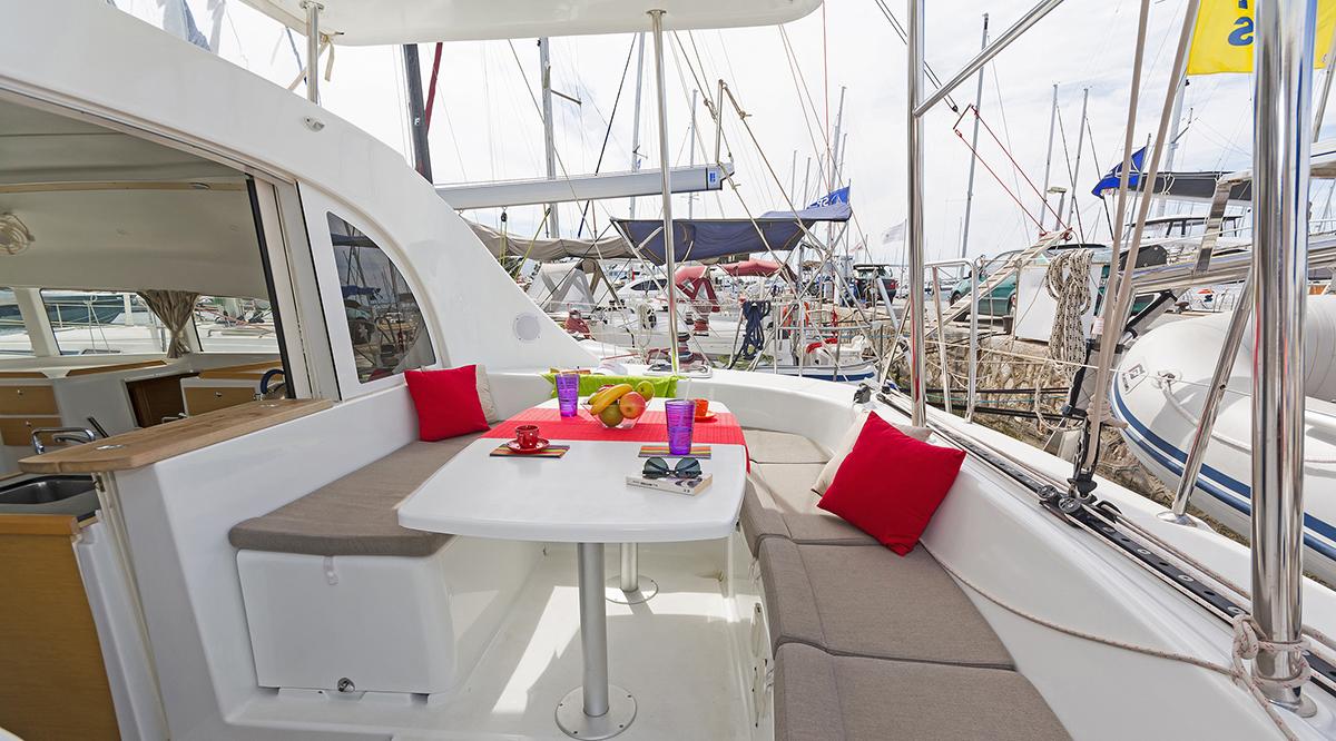 Lagoon 380 par Eversails Yachting à Lavrion