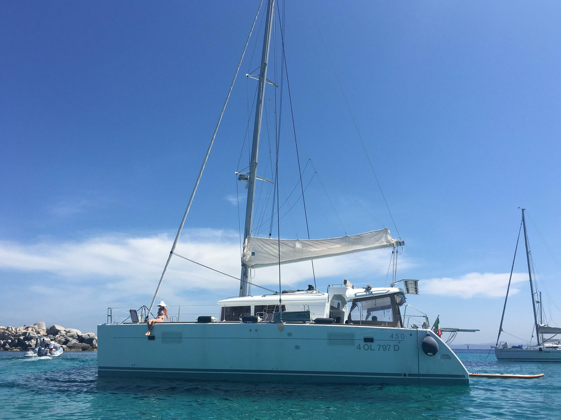 Lagoon 450 af Color Charter i Rom