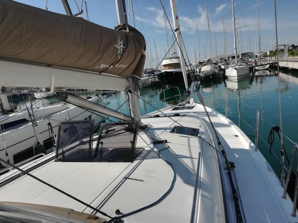 Sun Odyssey 440 da Dufi Sail Charter em San Vincenzo