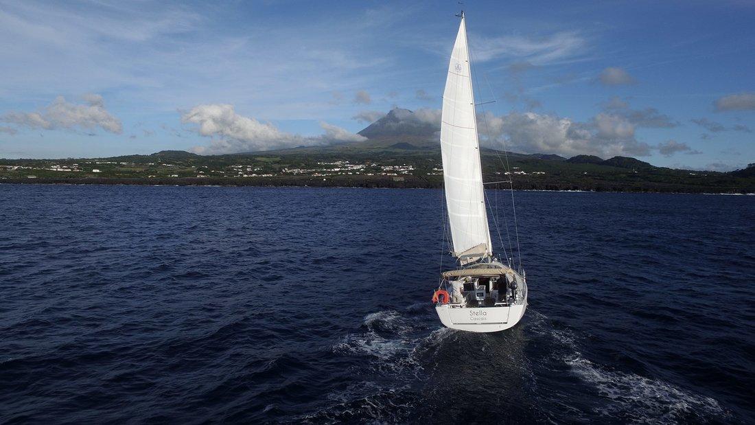 Dufour 410 Grand Large della Sailazores Yacht Charter a Horta