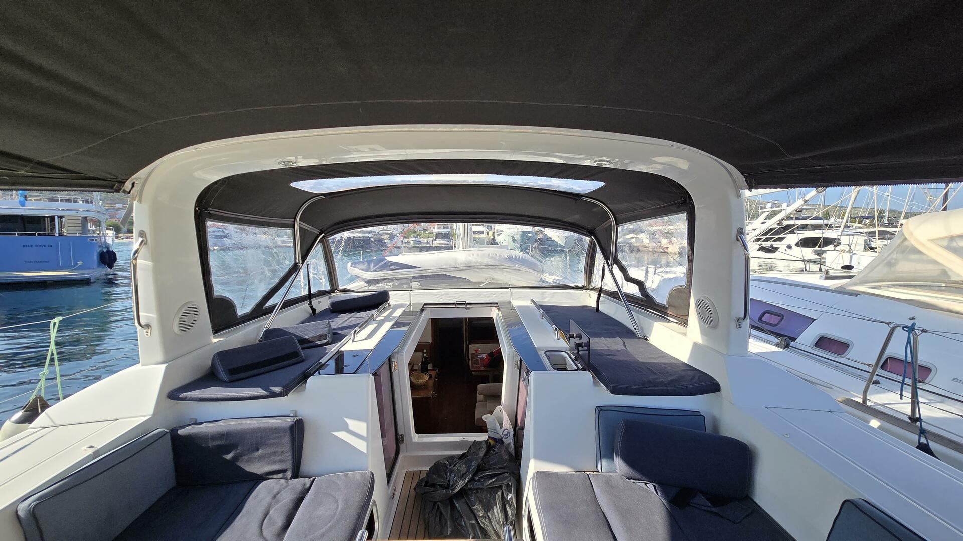 Oceanis 55 par Sail Croatia Charter à Trogir
