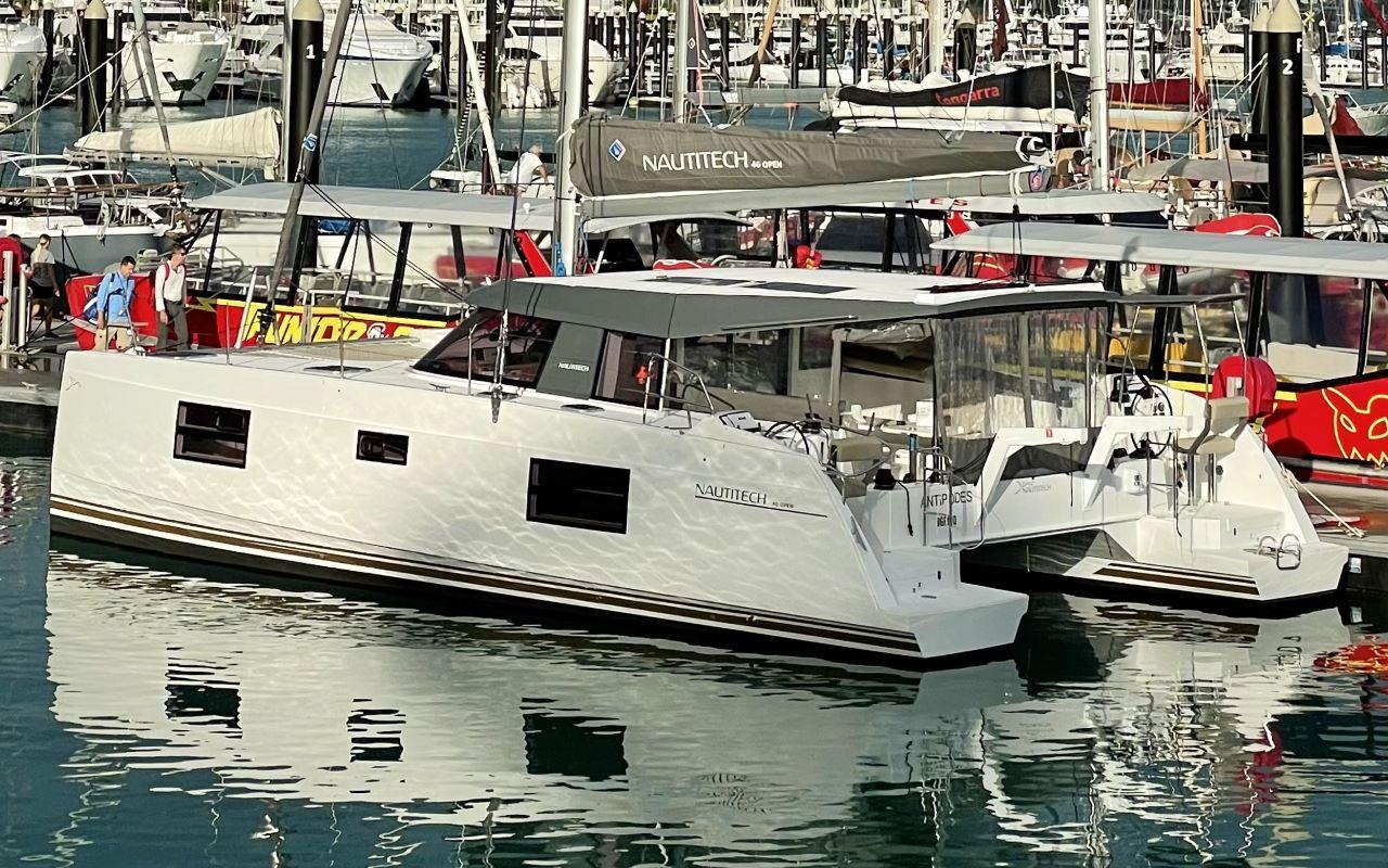 Nautitech 40 Open av Dream Yacht Charter i Airlie Beach