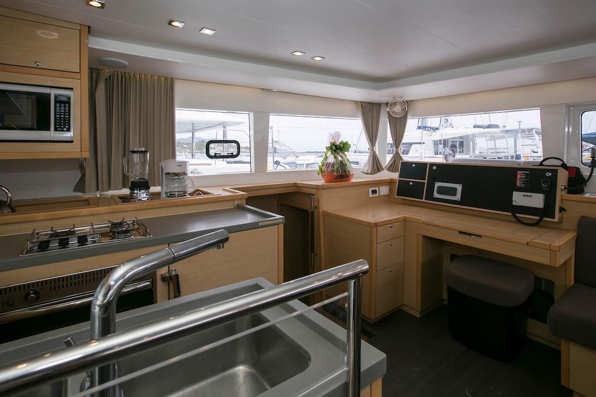 Lagoon 450 F von Navigare Yachting in Tortola