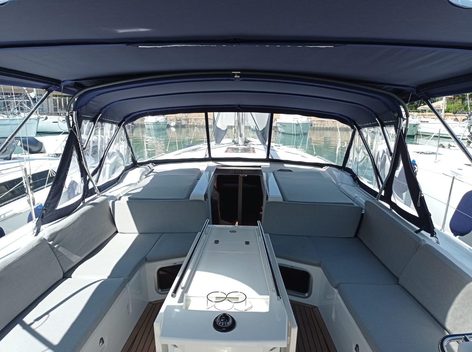 Océanis 51.1 von Sunsicily Yacht Charter in Furnari