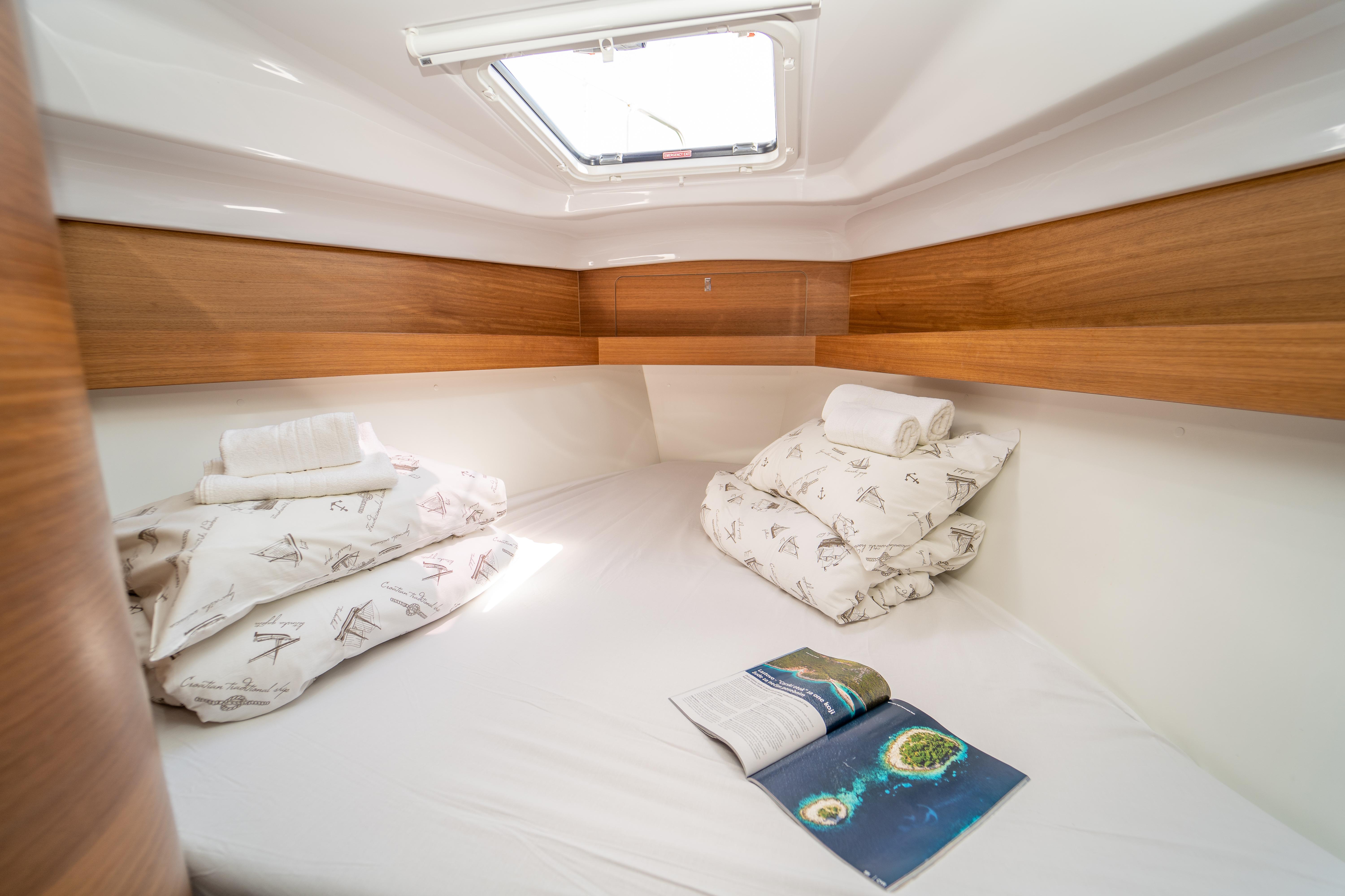 Elan Impression 40.1 från Croatia Sailing Charter i Pula