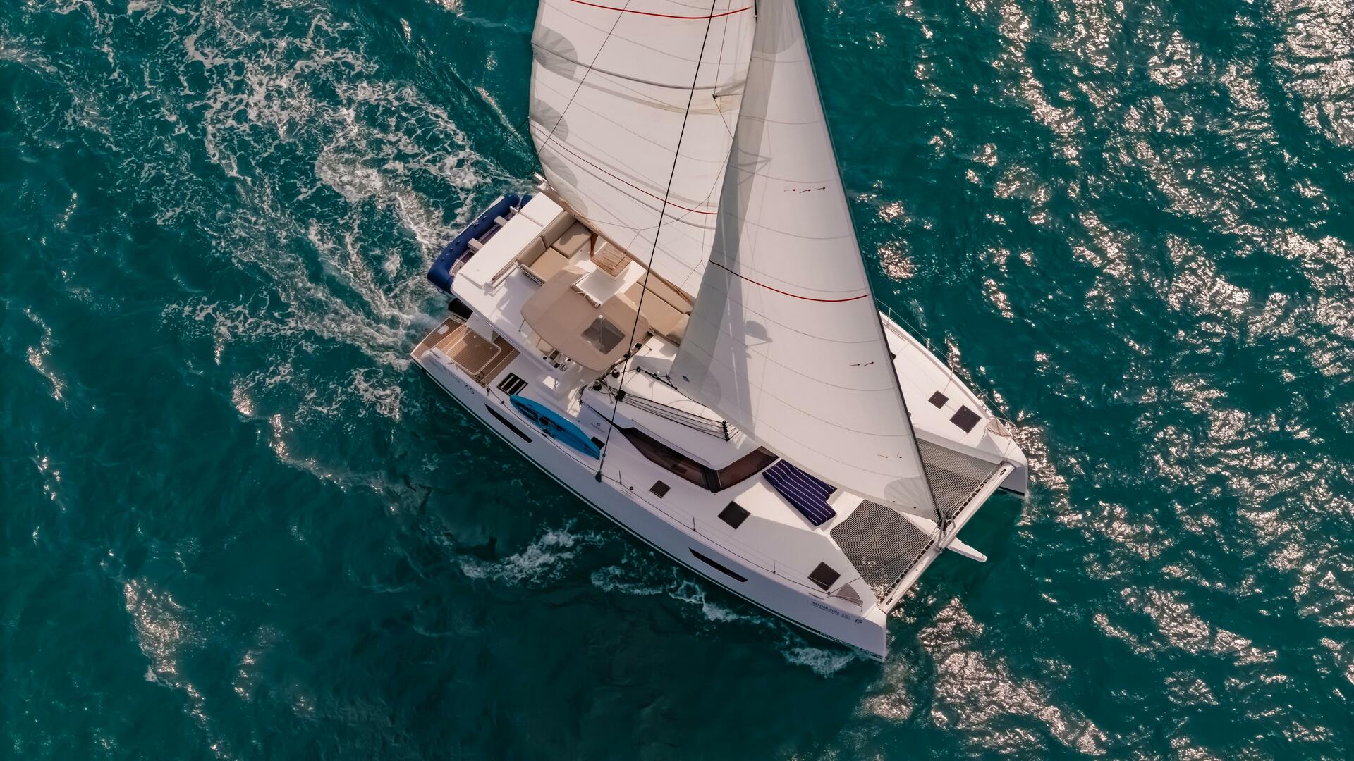Fountaine Pajot Elba 45 af Island Spirit Charters i Phuket