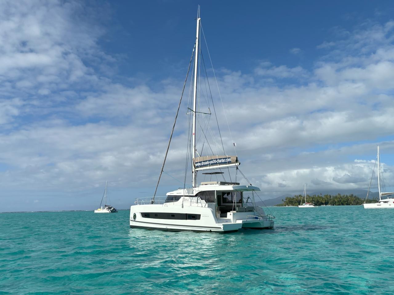 Bali Catspace da Dream Yacht Charter em Praslin