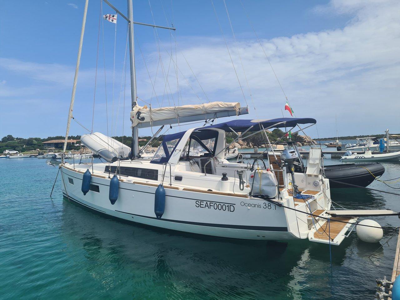 Oceanis 38.1 de Pitter Yachtcharter - Nautic Alliance en Golfo Aranci