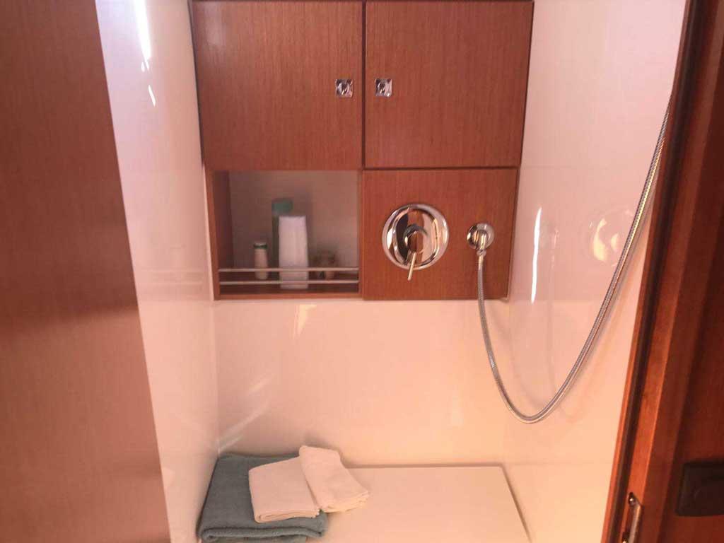 Bavaria 46 Cruiser von Sailink Charter in Vibo Marina