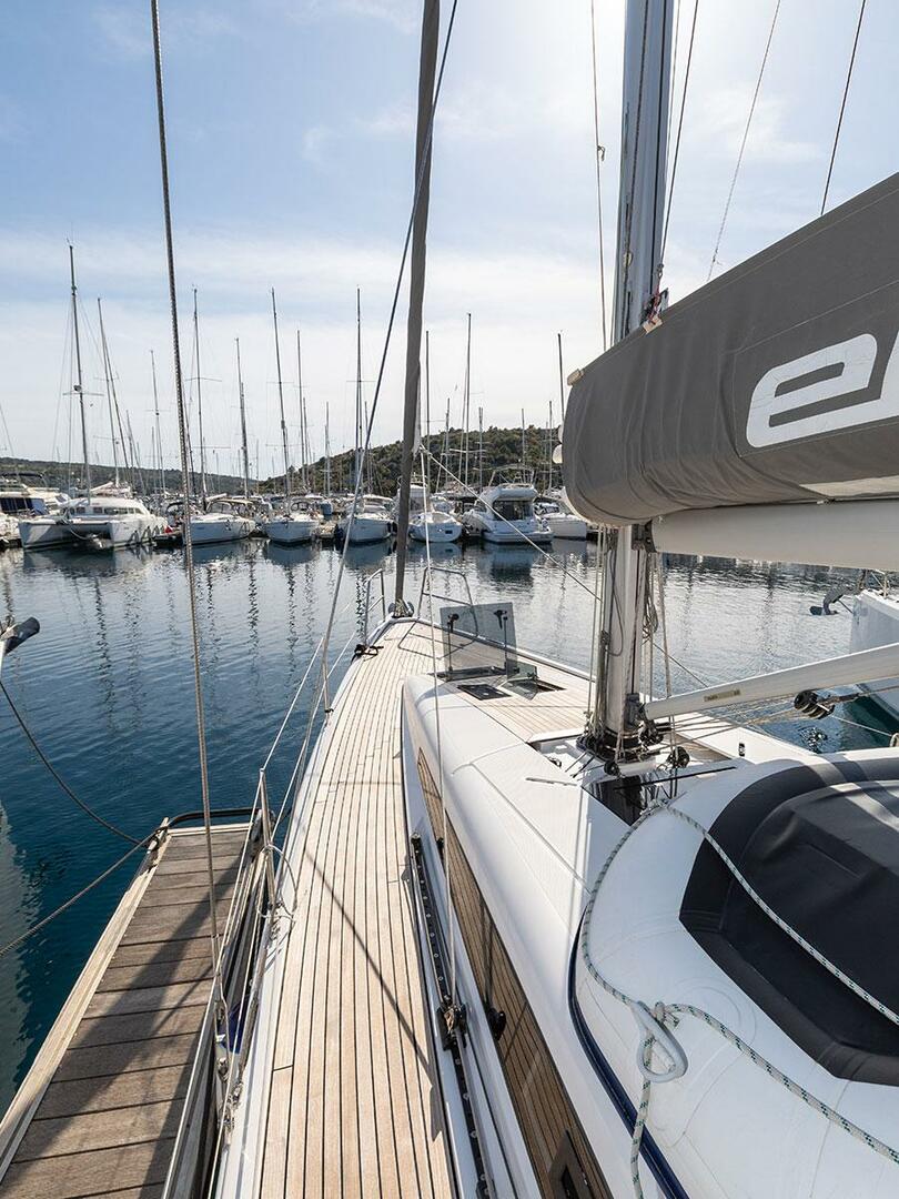 Elan E5 af Chilla Sailing i Primošten