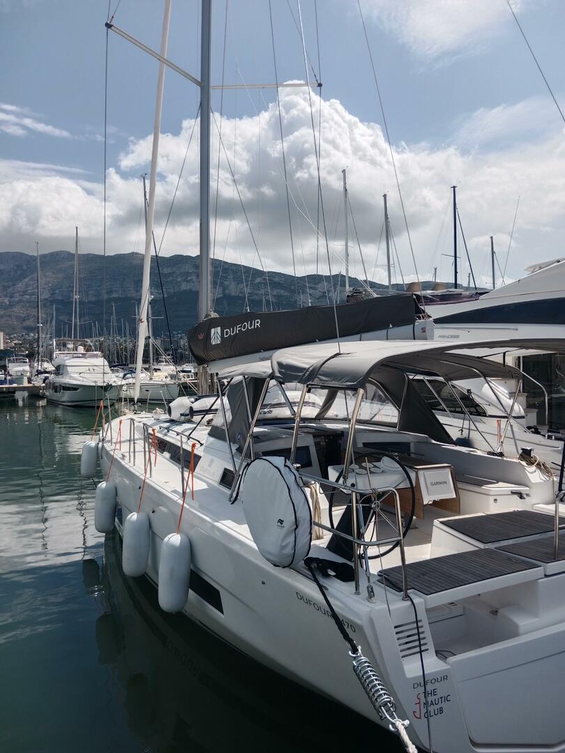 Dufour 470 von The Nautic Club in Denia