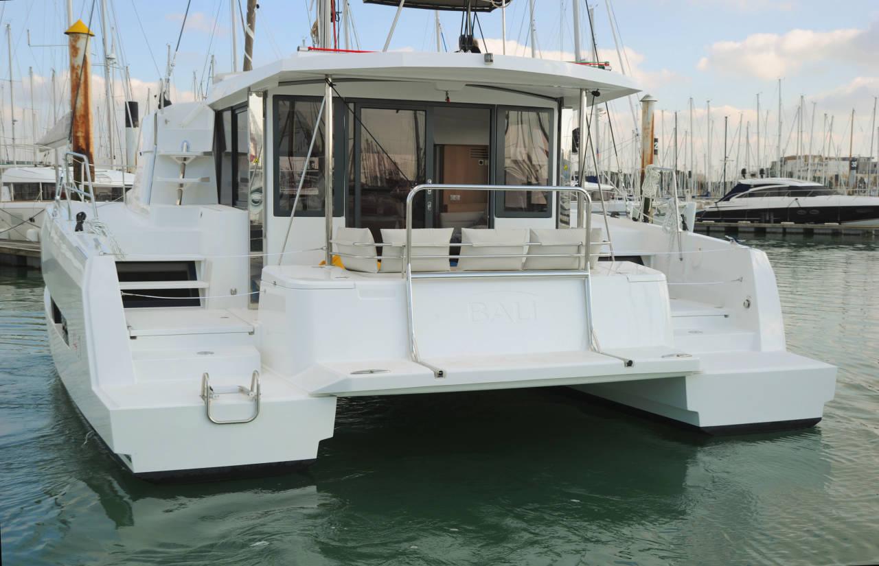 Bali 4.1 yritykseltä JF Yachts Lefkadassa