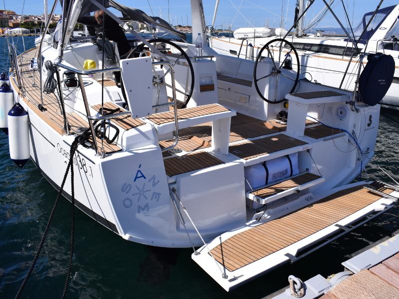 Oceanis 38 af Carloforte Sail Charter SAS i Carloforte