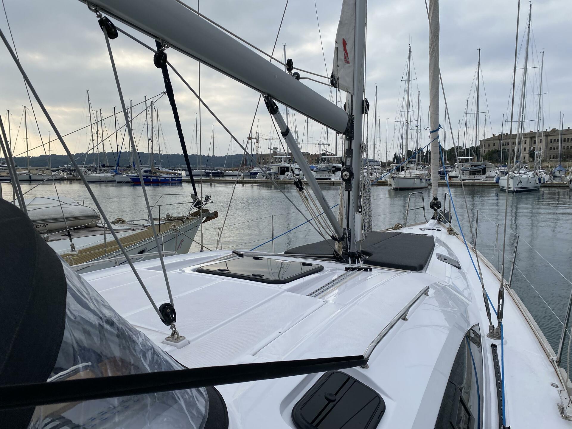 Elan Impression 45.1 della Croatia Sailing Charter a Pola