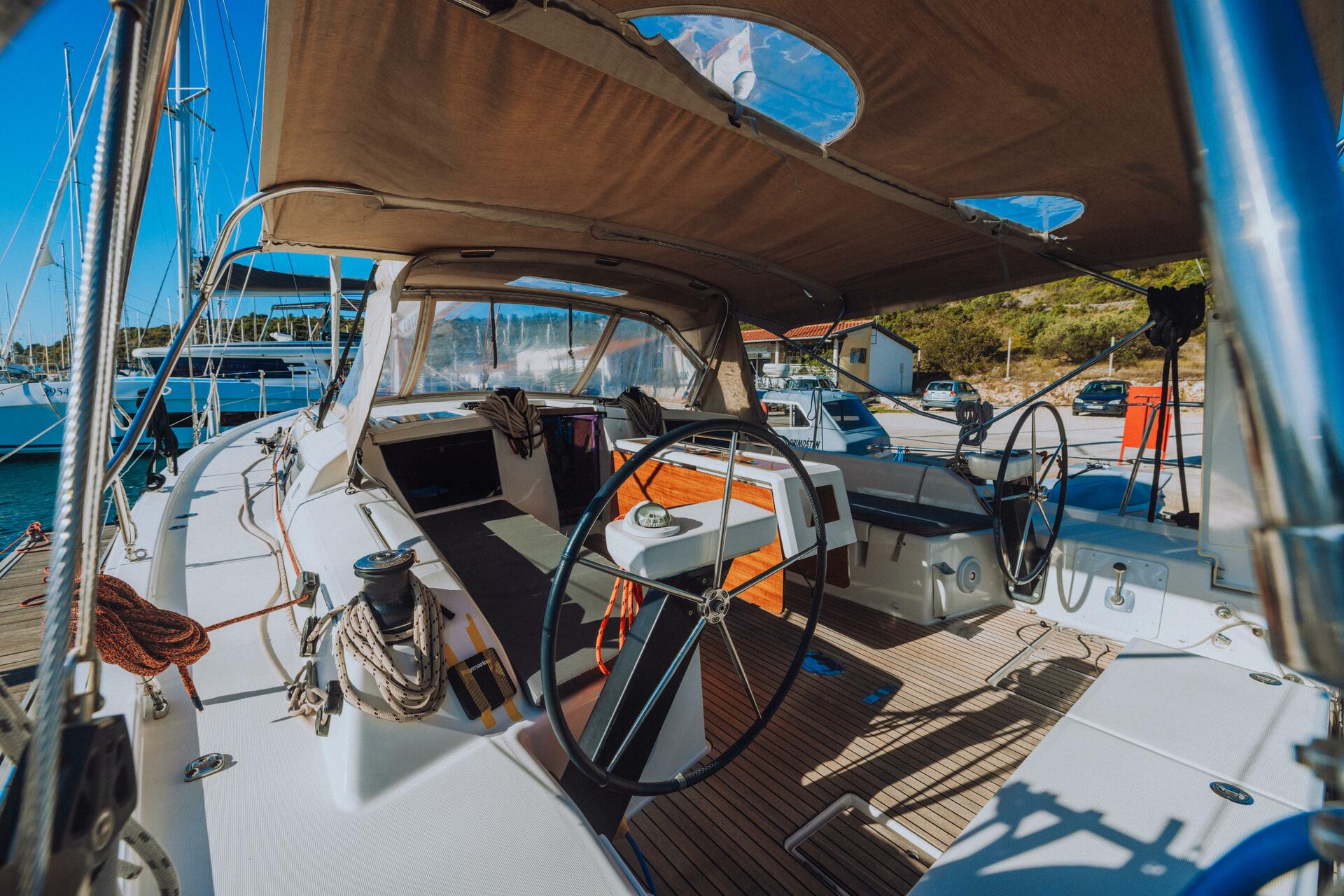 Dufour 430 av Under the Heavens Sailing i Primošten