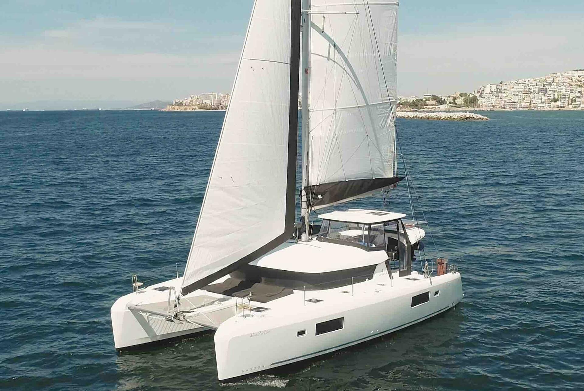 Lagoon 42 yritykseltä Dream Sailing Paroksessa