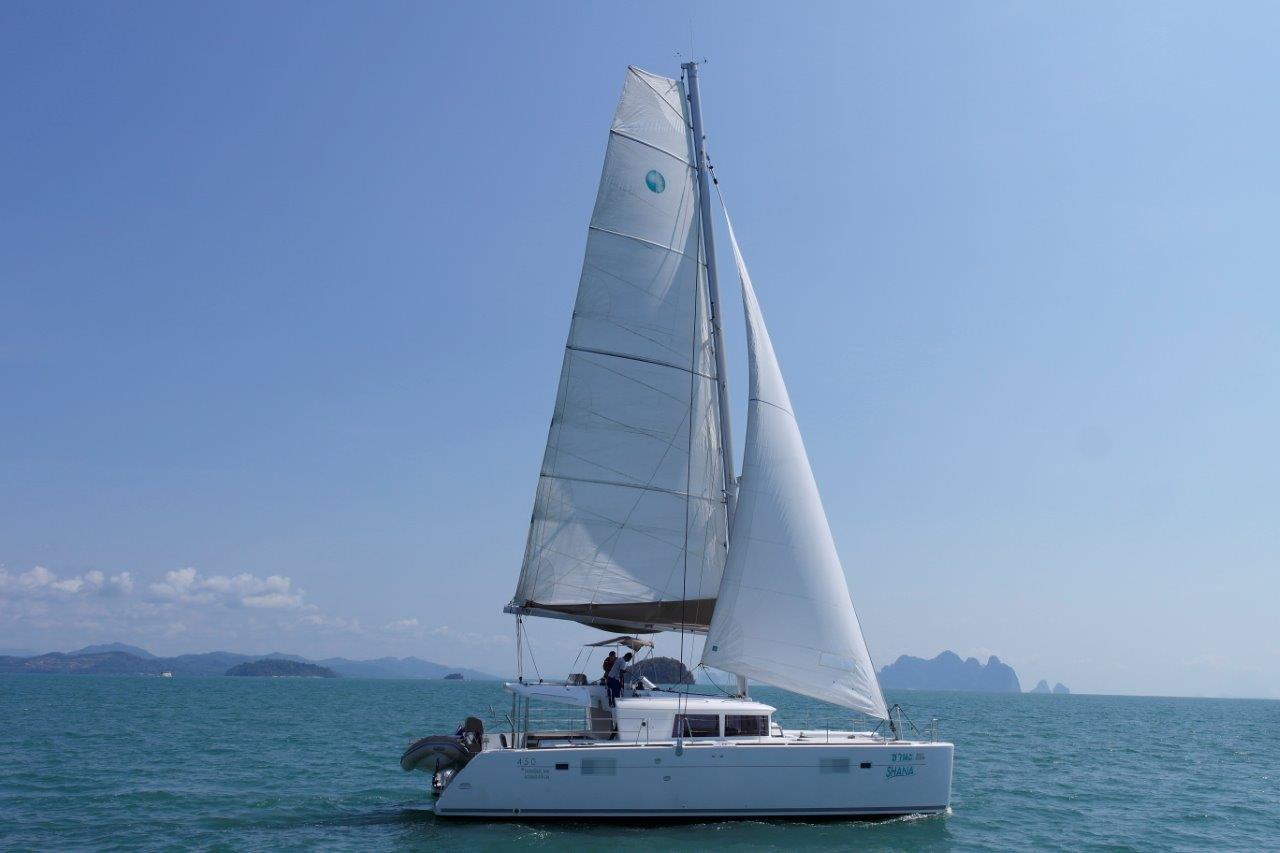 Lagoon 450 F från Island Spirit Charters i Phuket