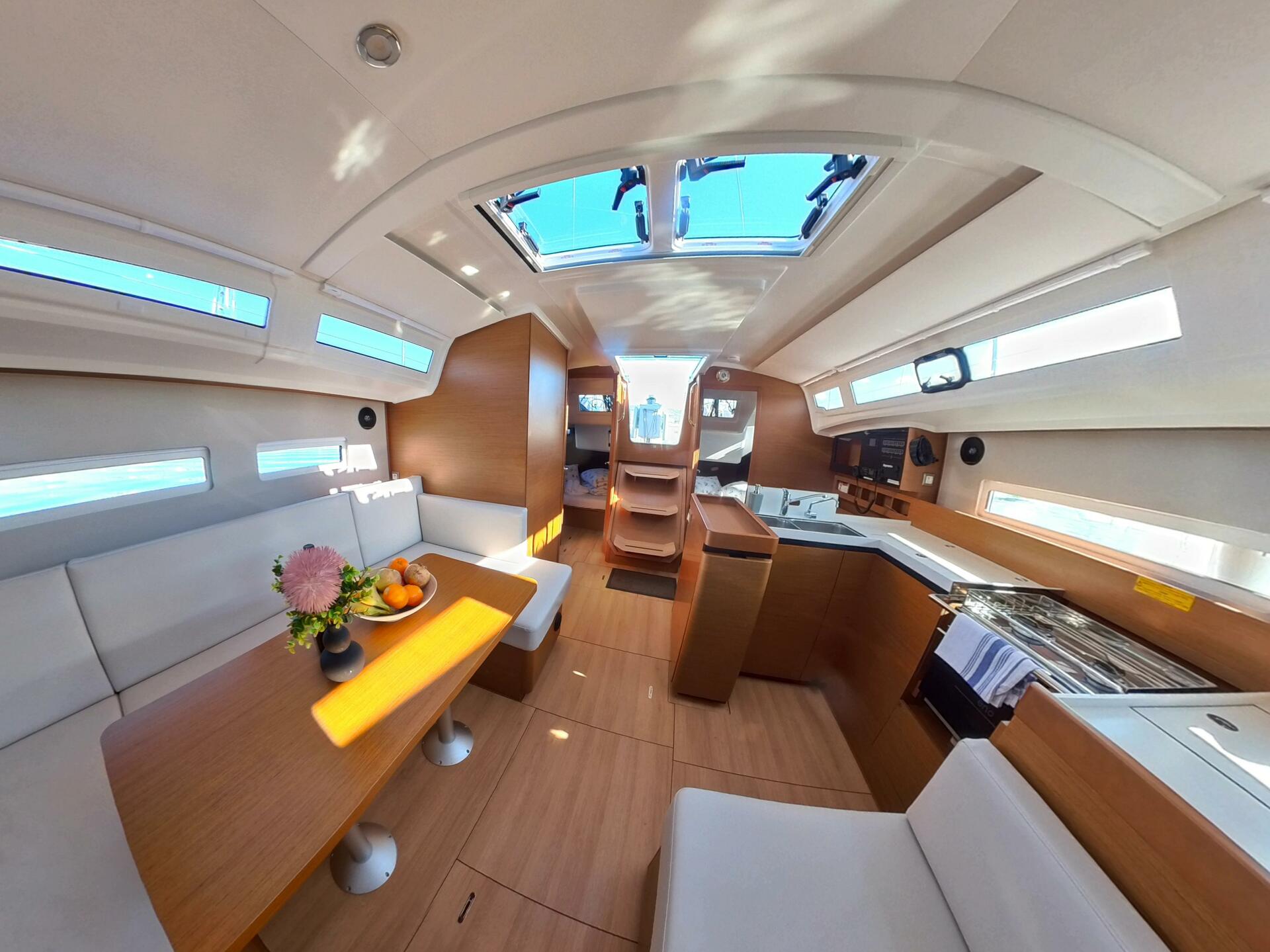 Sun Odyssey 410 av KeK Yachting i Pirovac