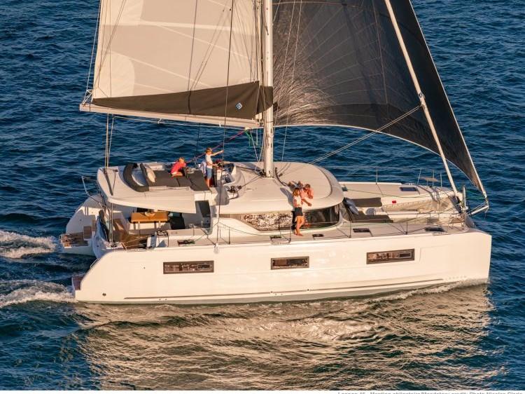 Lagoon 46 par MadMax Franchising Nautico à Golfe d’Aranci