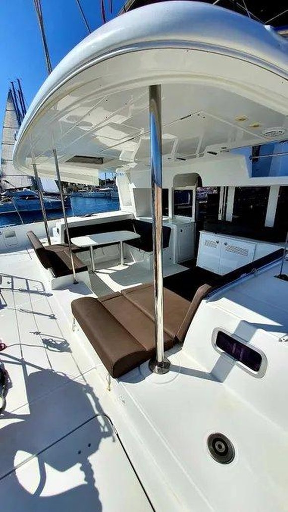 Lagoon 450 F af Hevema i Lefkada