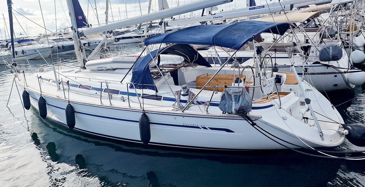 Bavaria 44 yritykseltä Perfect-Charter Punatissa