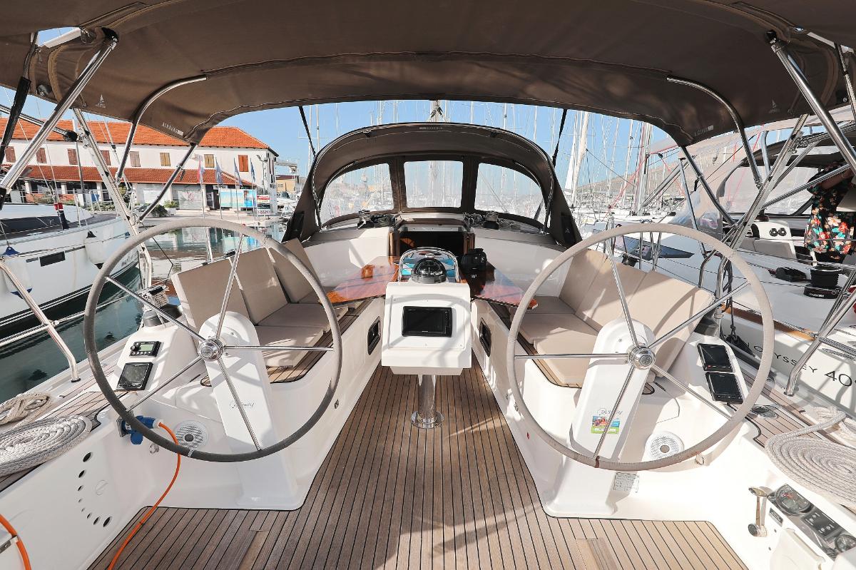 Bavaria 37 Cruiser from Pitter Yachtcharter - Nautic Alliance in Pula