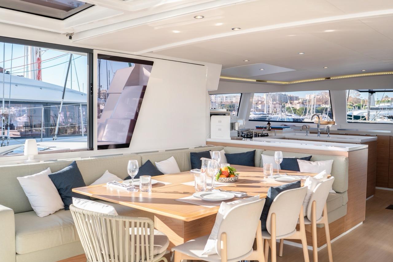 Bali 5.4 della Signature Sailing ad Antibes