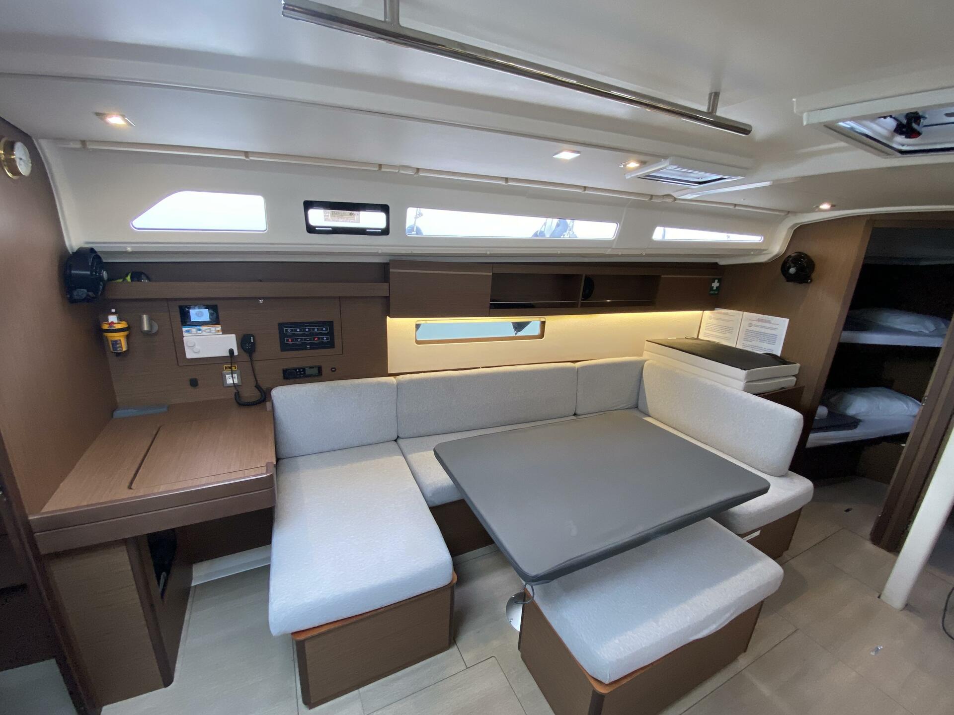 Oceanis 40.1 yritykseltä Summer Sail Ateenassa