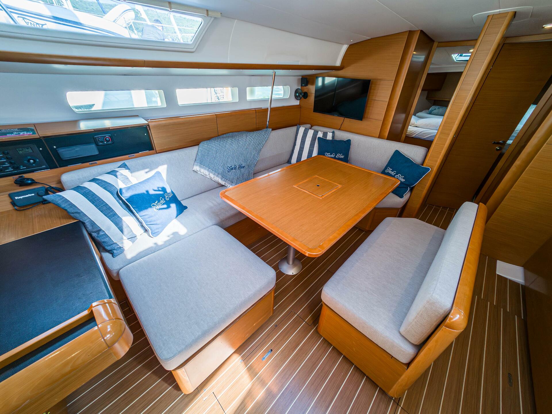 Sun Odyssey 519 della NAS Sailing Center a Punat