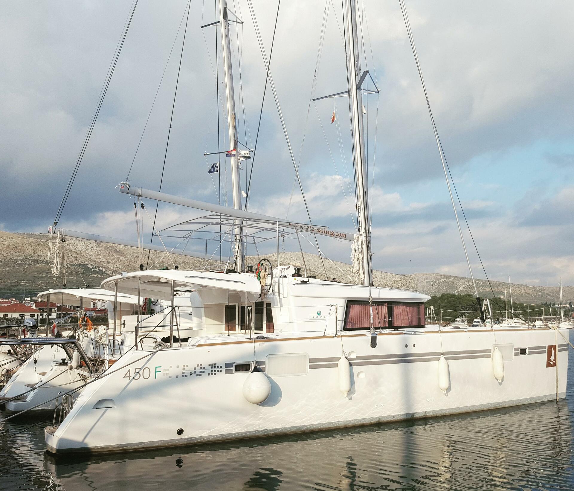 Lagoon 450 F från Cata Sailing i Trogir